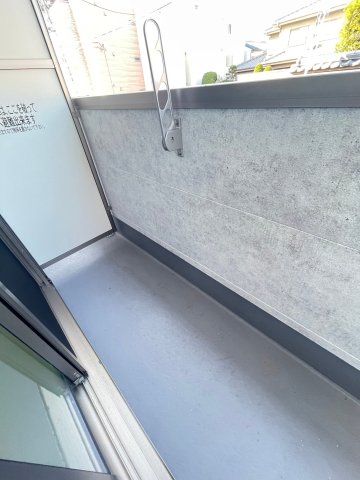 バルコニー　暖かな日差しのふりそそぐバルコニー