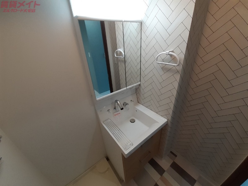 洗面設備　同型参考写真