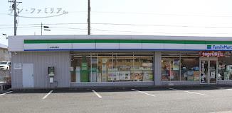 コンビニ　ファミリーマート　田原西屋敷店（コンビニ）まで724m