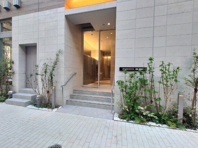エントランス　築２０２３年です