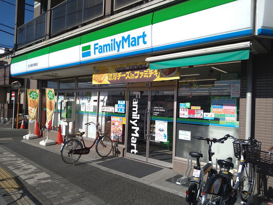 コンビニ　ファミリーマート京王多摩川店（コンビニ）まで421m