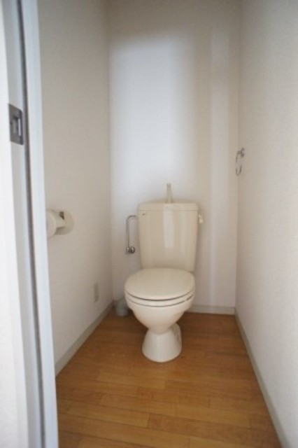 トイレ　清潔感のあるトイレスペースです