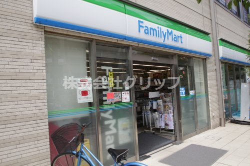 コンビニ　ファミリーマート 黄金町駅北店（コンビニ）まで162m