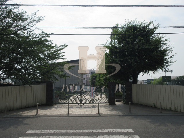 中学校　新曽中学校（中学校）まで333m