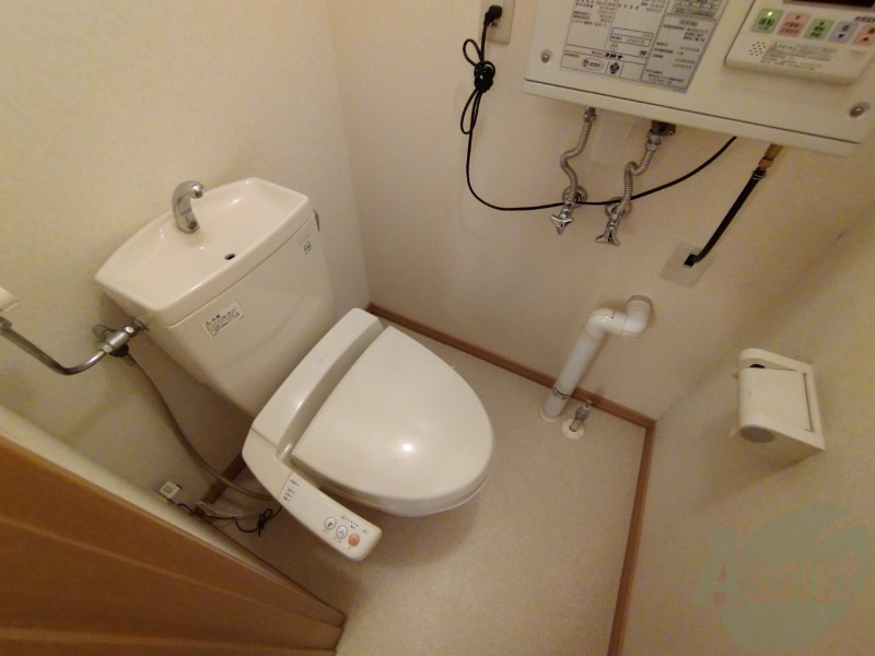 トイレ　こちらはトイレです。清潔感があり、安心して使用できます。