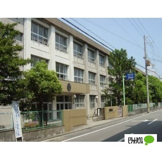 中学校　和歌山市立河西中学校（中学校）まで796m