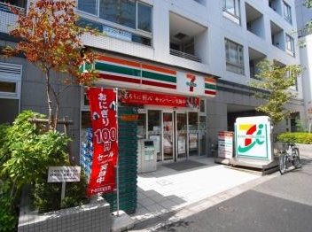 コンビニ　セブンイレブン文京向丘2丁目店（コンビニ）まで106m