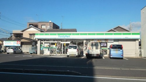 コンビニ　ファミリーマート 津新町店（コンビニ）まで914m