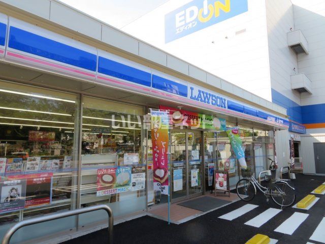コンビニ　ローソン 呉西中央店（コンビニ）まで573m