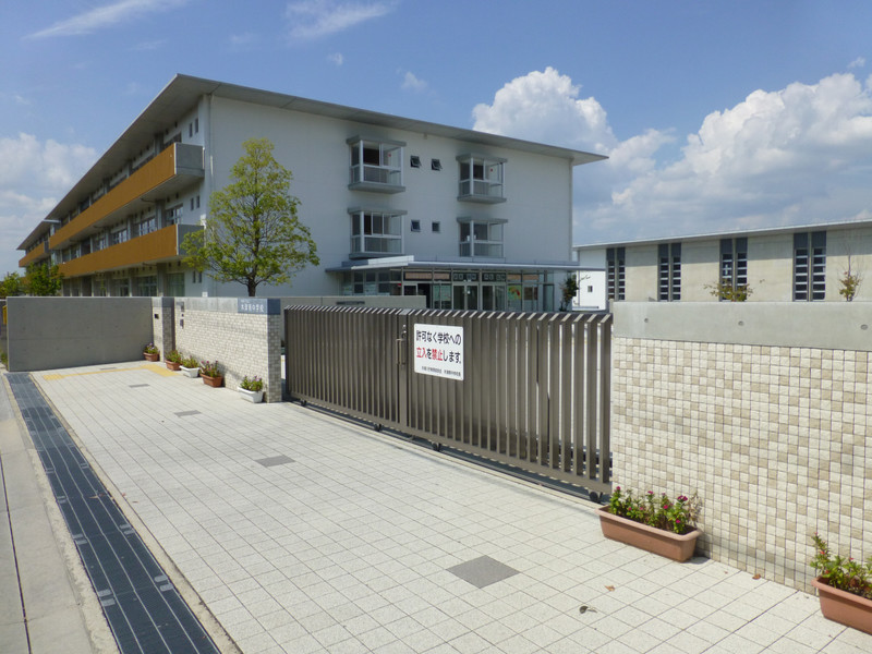 中学校　木津南中学校（中学校）まで1500m