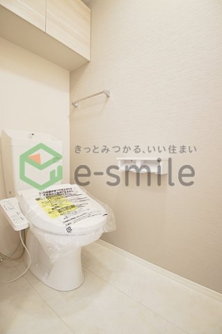 トイレ　落ち着いた色調のトイレです