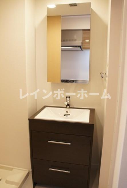 洗面設備　コンパクトで使いやすい洗面所