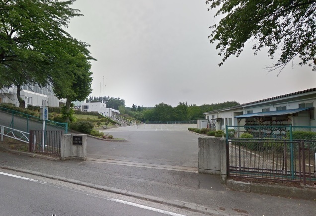 小学校　北杜市立小淵沢小学校（小学校）まで810m