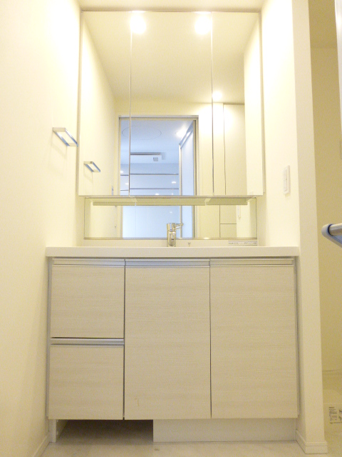 洗面設備　写真は同タイプ住居です。