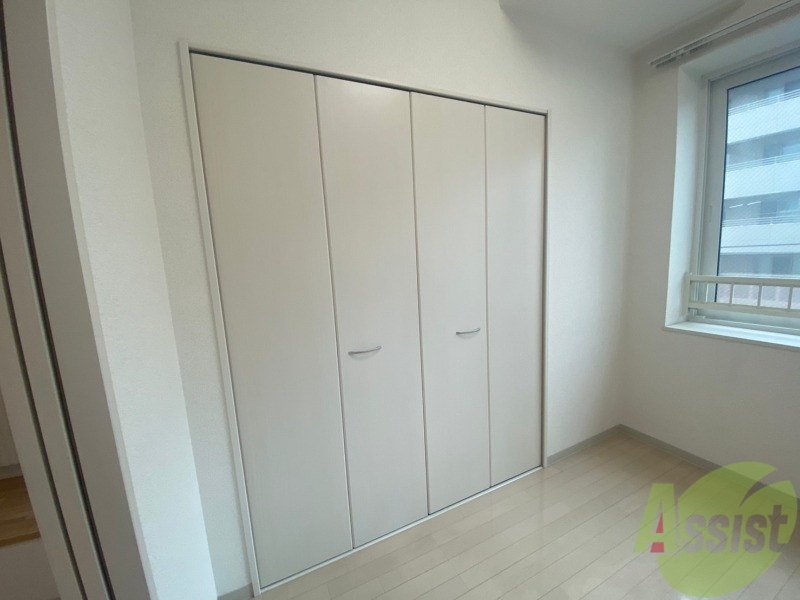 収納　寝室の収納です。部屋がすっきり片付きます。