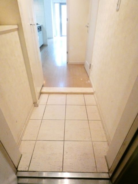 玄関　お部屋探しは株式会社　タウンハウジング　までお気軽にお問合…