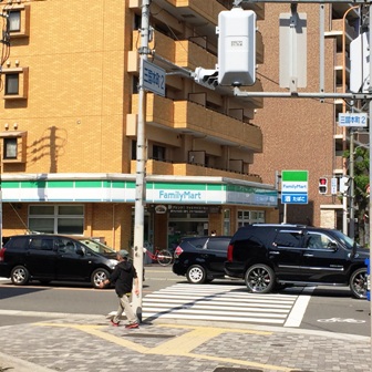 コンビニ　ファミリーマート【三国本町2丁目】（コンビニ）まで690m