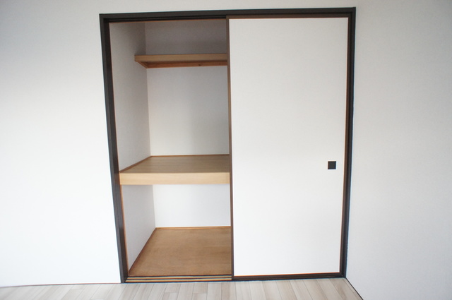 収納　昔ながらの押入タイプは奥行があるので、収納らくらく♪