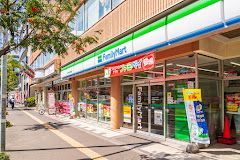 コンビニ　ファミリーマート地下鉄白石駅前店（コンビニ）まで216m