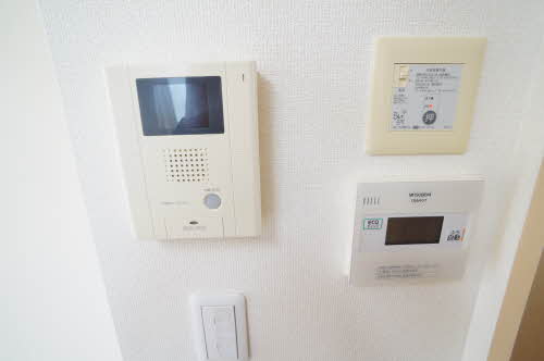 その他設備　モニター付インターホン、給湯設備