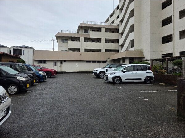 駐車場　駐車場に車を止められます