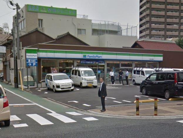 コンビニ　ファミリーマート（コンビニ）まで140m
