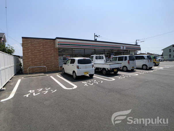 コンビニ　セブンイレブン（コンビニ）まで458m