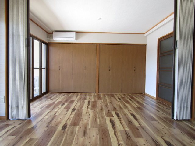 居室・リビング　画像は402号室です（参考）