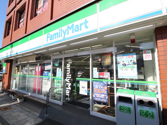 コンビニ　ファミリーマート鶴橋駅前店（コンビニ）まで122m