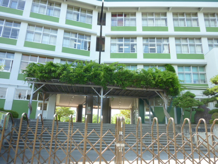 中学校　加治中学校（中学校）まで1700m