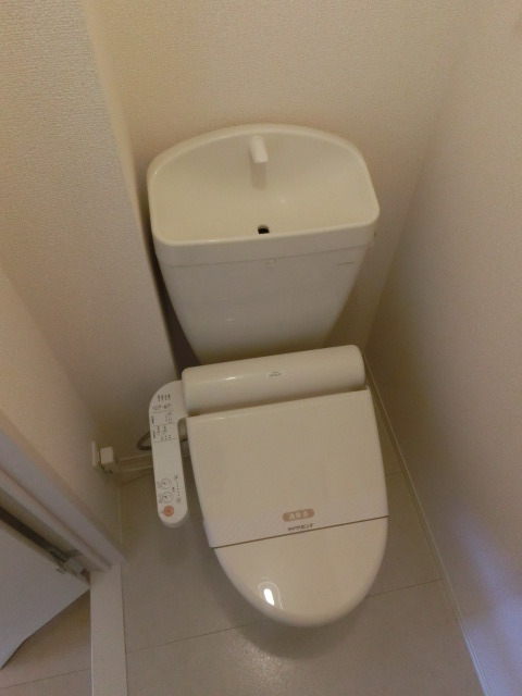 トイレ　シャワートイレも標準装備です。