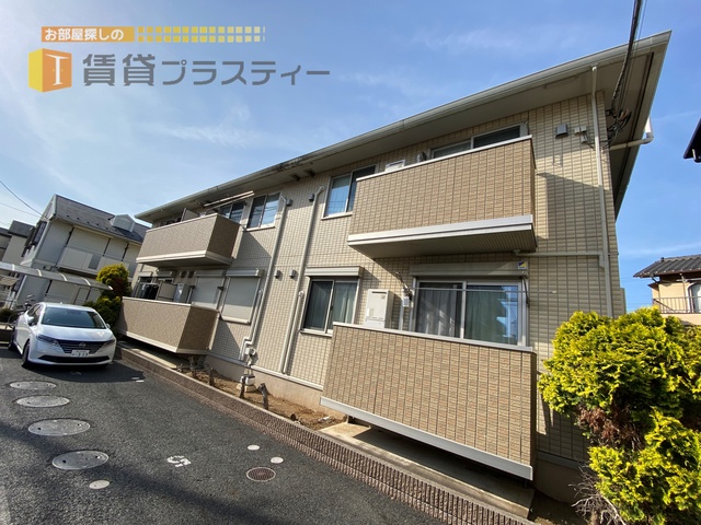 建物外観　前面駐車場で日当たり良好です