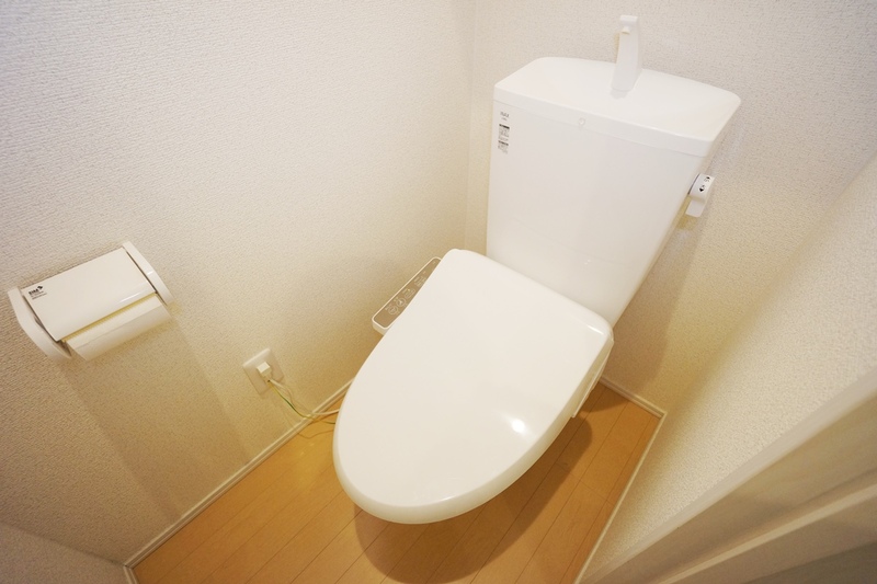 トイレ　※写真は別号室のものです
