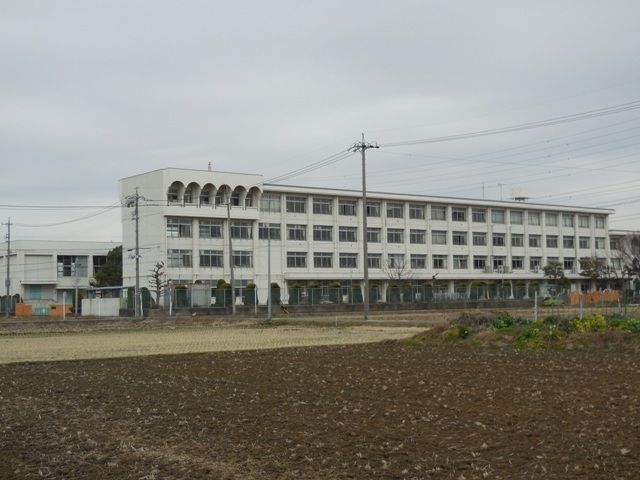 小学校　岩倉市立曽野小学校（小学校）まで500m