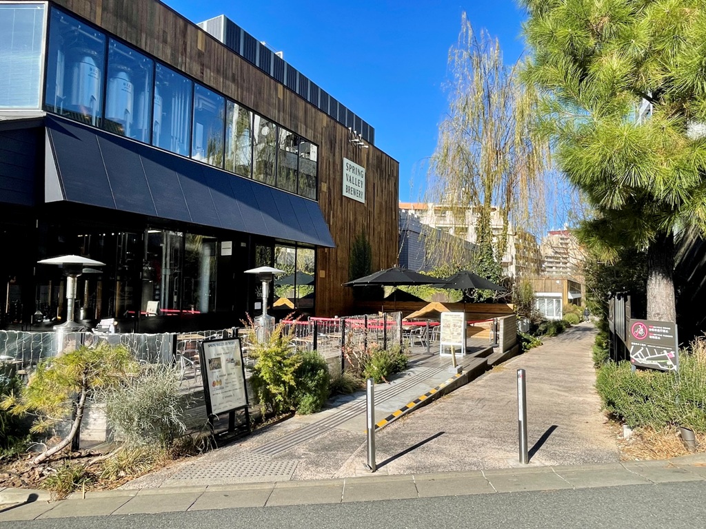 ショッピングセンター　LOG　ROAD　DAIKANYAMA（ショッピングセンター）まで495m