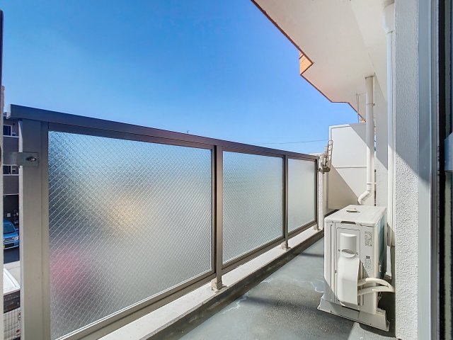 バルコニー　掲載写真は同型モデルを掲載しており実際のお部屋と仕様等が異な