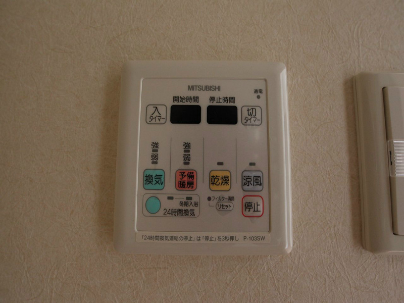その他設備　浴室暖房乾燥機付き