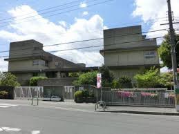 小学校　茨木市立西河原小学校（小学校）まで771m