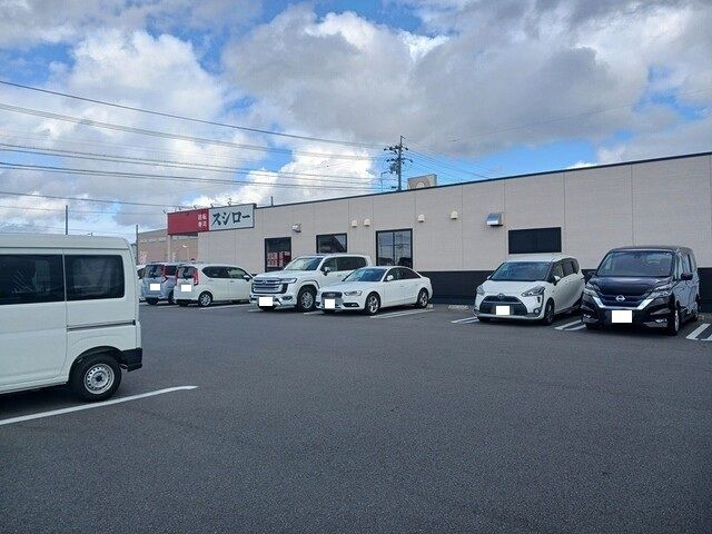 飲食店　スシロー（飲食店）まで880m