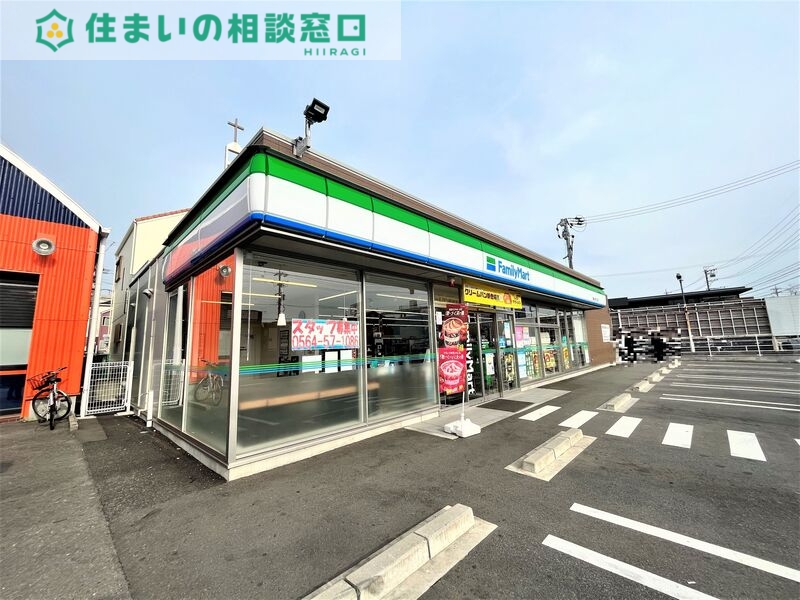 コンビニ　ファミリーマート岡崎上地三丁目店（コンビニ）まで929m
