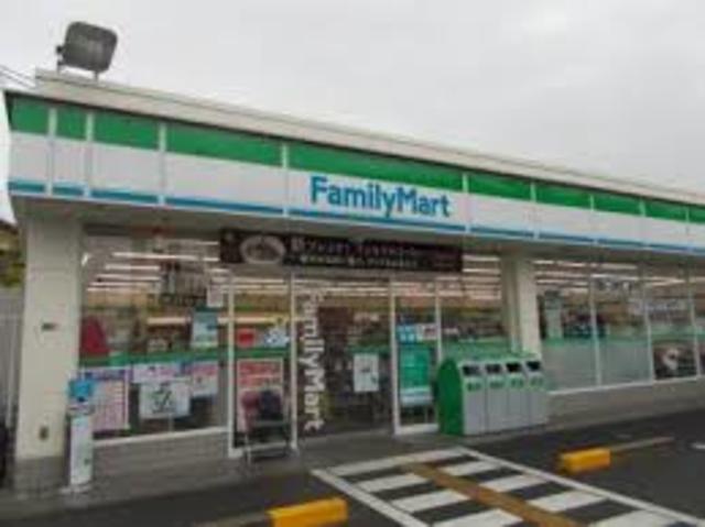 コンビニ　ファミリーマート豊中旭丘店（コンビニ）まで829m