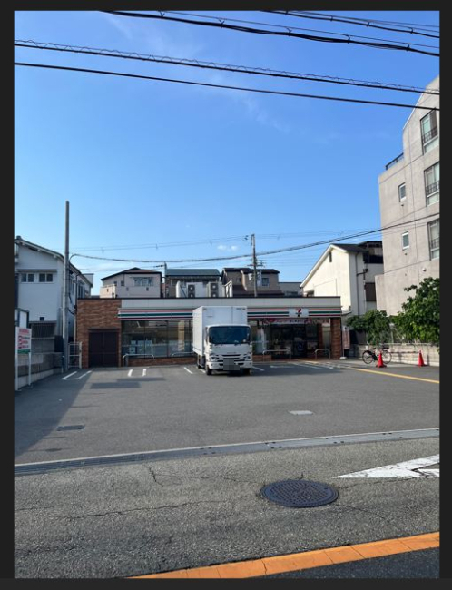 コンビニ　セブンイレブン　服部本町1丁目店（コンビニ）まで356m