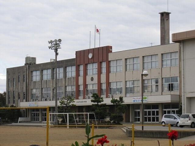 小学校　窪小学校（小学校）まで1000m