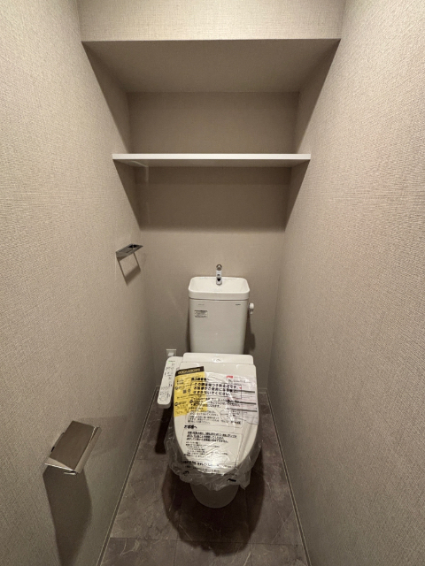 トイレ　※写真は同タイプ・別号室です。