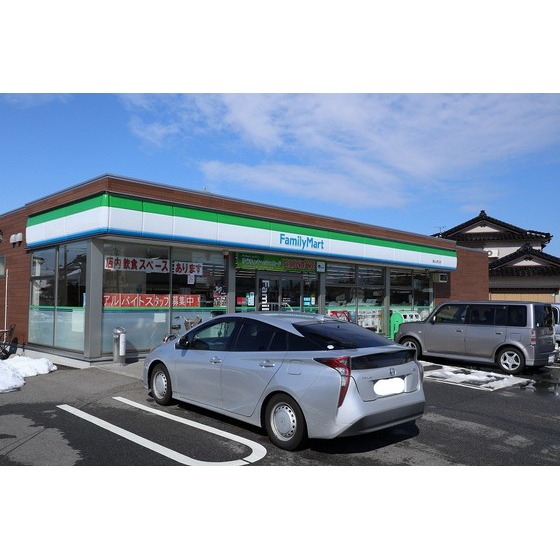コンビニ　ファミリーマート富山上赤江店（コンビニ）まで550m