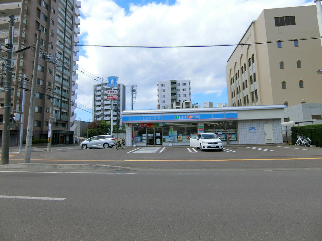 コンビニ　ローソン札幌北13条東店（コンビニ）まで364m