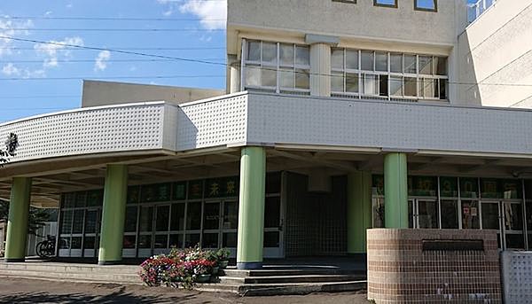 小学校　札幌市立発寒小学校（小学校）まで362m