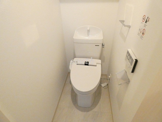 トイレ　ウォシュレット付きのトイレ