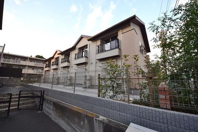 建物外観　★駅徒歩１分★
