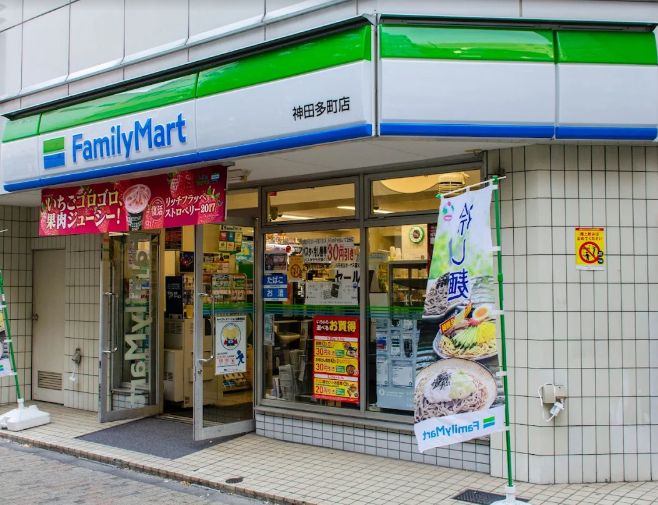 コンビニ　ファミリーマート神田多町店（コンビニ）まで97m